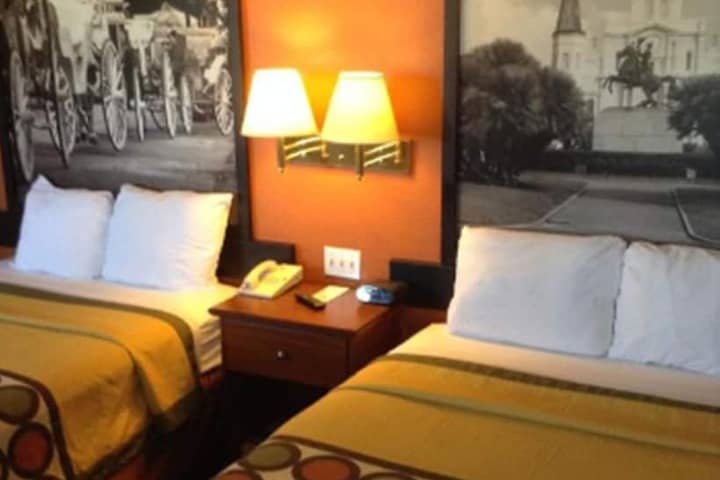 Room 7 of 32