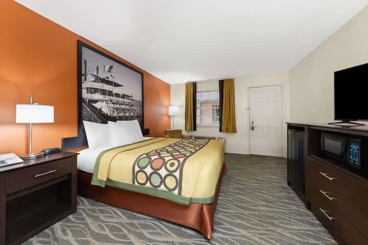 Room 8 of 32