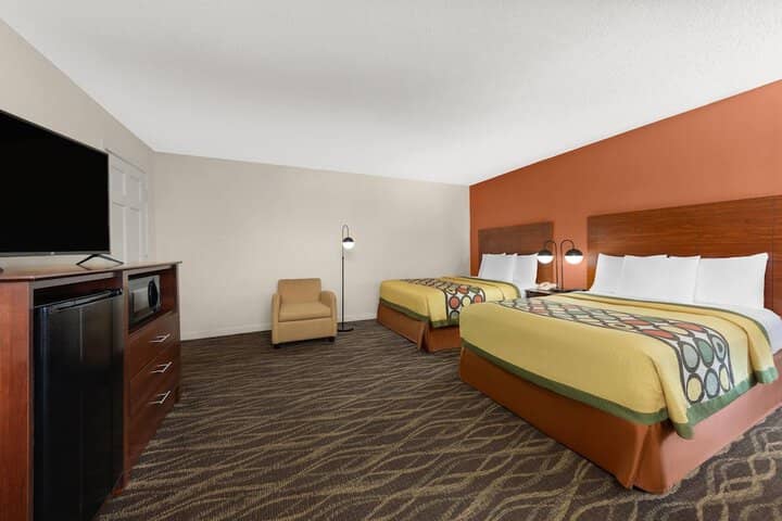 Room 10 of 32