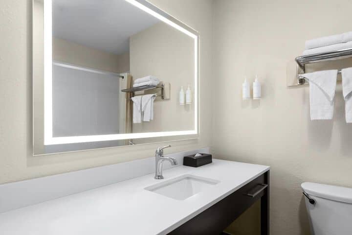 Room 18 of 32